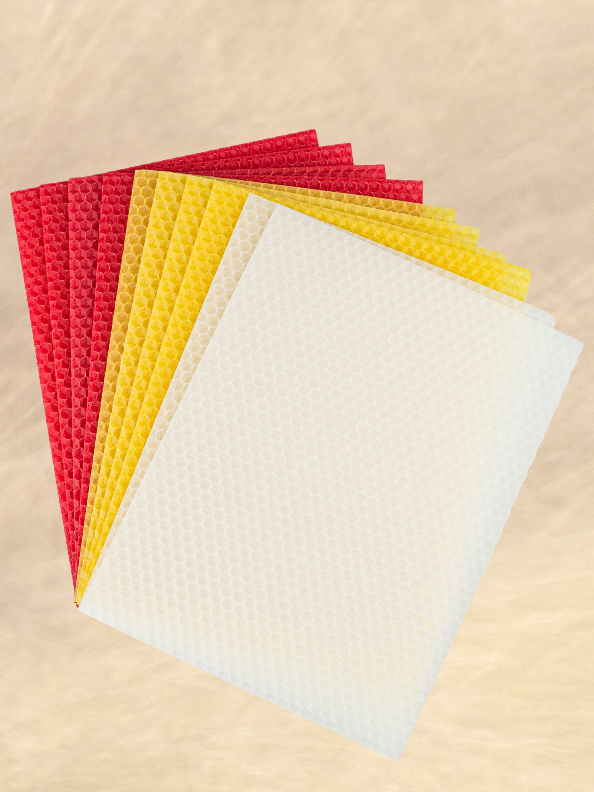 Bienenwachskerzen selber machen, DIY-Bastelset bunt mit 10 Wabenplatten in weiß, rot & gelb, inkl. Zubehör & Deko