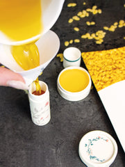 DIY Lippenbalsam Komplett-Set - Bienenwachs, Nilotica Sheabutter, 5 Tiegel & 5 Lippenstift-Hülsen ,