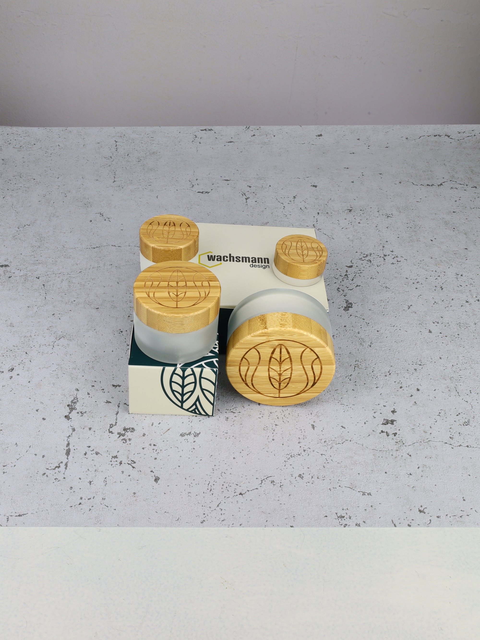 Glastiegel matt, mit graviertem Bambusdeckel, inklusive Geschenkverpackung , SET - 4 Stück - 5 20 50 100 ml